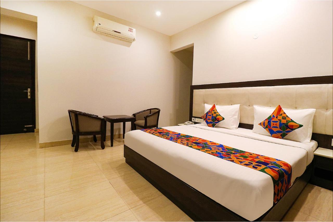 Fabhotel Oyster Villa Gurgáon Kültér fotó